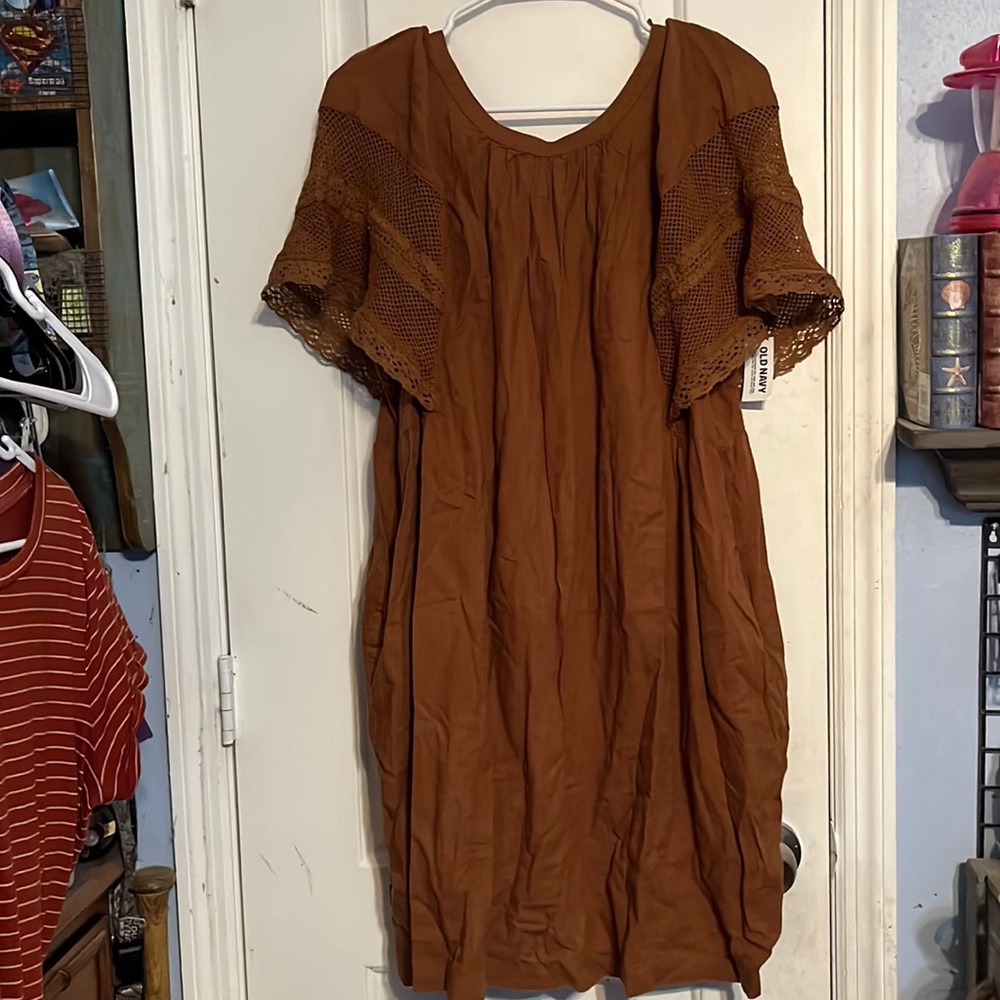 Old Navy, size Large brown dress with two pockets. NWT